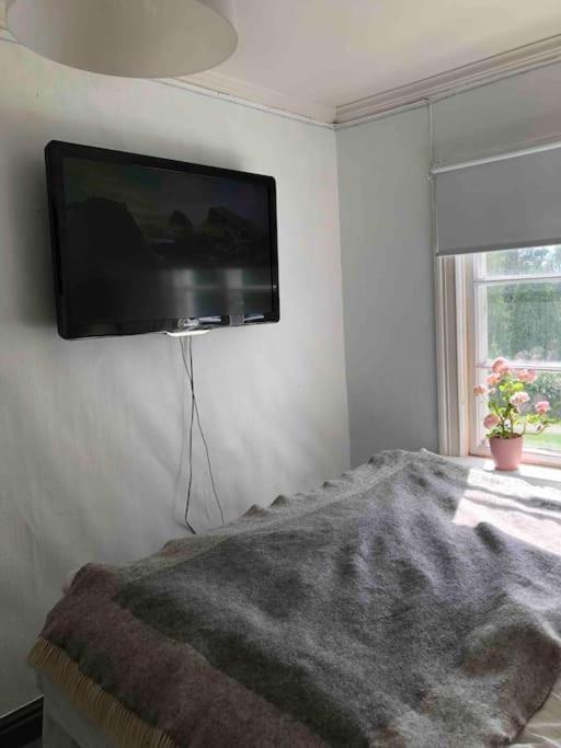Egen Stuga Och Vedeldad Bastu Linghed Esterno foto