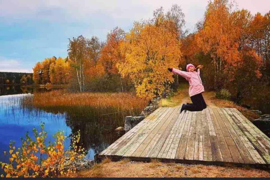 Egen Stuga Och Vedeldad Bastu Linghed Esterno foto
