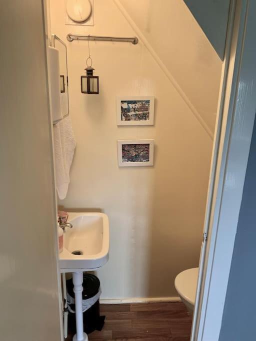 Egen Stuga Och Vedeldad Bastu Linghed Esterno foto